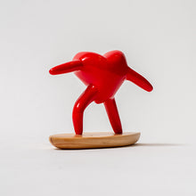 Cargar imagen en el visor de la galería, Escultura corazón surf rojo
