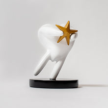 Cargar imagen en el visor de la galería, Escultura corazón con estrella
